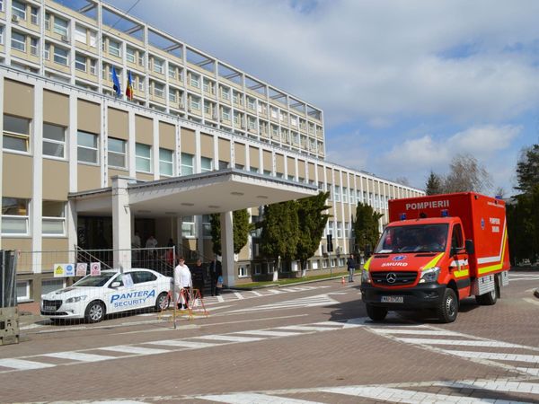 Dimineața Nebună. Autopsierii de la spitalul din Suceava, trimiși &icirc;n judecată pentru luare de mită. Audio
