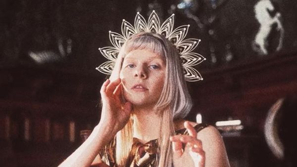 Aurora a lansat piesa &bdquo;The Woman I Am&rdquo; - VERSURI aici