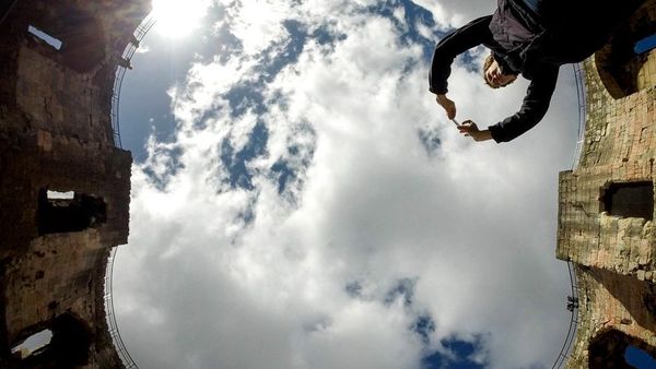 Dimineața Nebună. Turnul care găzduiește toaleta lui Henric al III-lea, restaurat și este deschis vizitatorilor. Audio