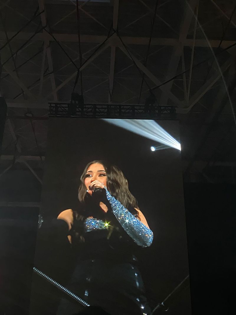 Nicole Cherry a cântat în deschiderea lui Maluma