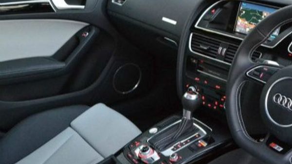 Maşinile cu volan pe dreapta ar putea fi interzise &icirc;n Rom&acirc;nia! Care este motivul