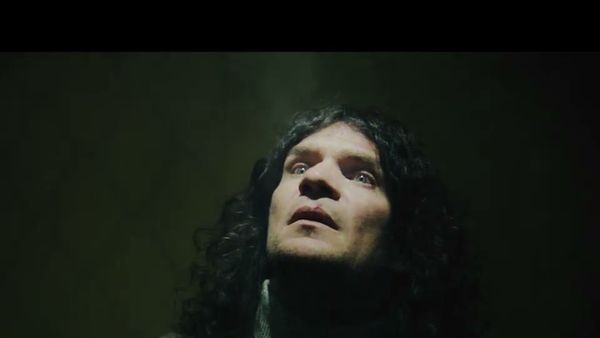 Trupa Vama lansează „Bombe cad”: „Iubirea iese deasupra, ca uleiul. Chiar dacă bombe cad”