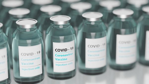 Dimineața Nebună. O femeie care a decedat în urmă cu 23 de ani, amendată că nu s-a vaccinat. Audio