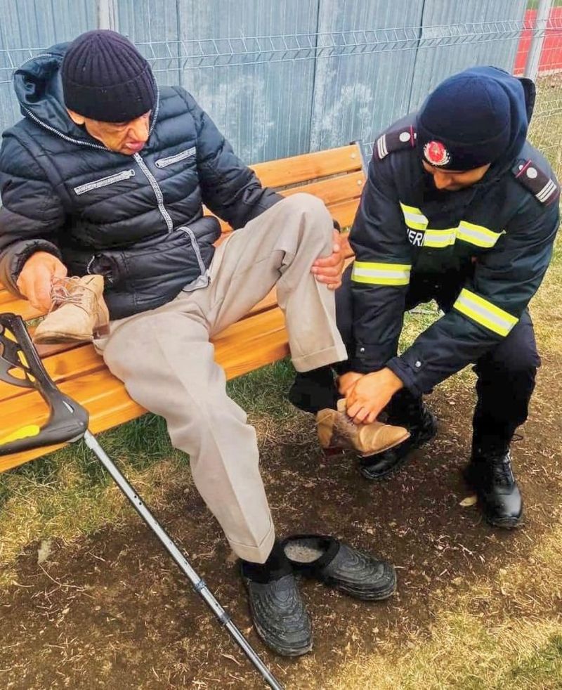 Bătran fugit în papuci din Ucraina, mărturisiri emoționante: „Am pierdut tot! Pentru e să mai trăiesc.”!