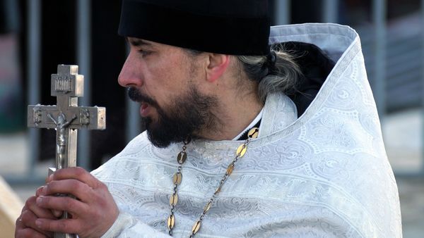 Dimineața Nebună. Scuza unui preot care consumase alcool înainte de a urca la volan: „Am gustat vinul de împărtășanie”. Audio