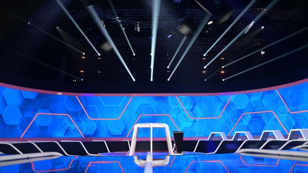 EXCLUSIVITATE. Primele imagini cu platoul “Jocul cuvintelor cu Dan Negru”