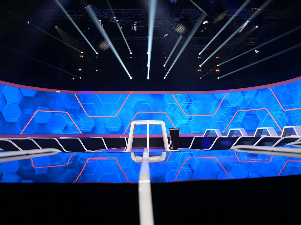 EXCLUSIVITATE. Primele imagini cu platoul “Jocul cuvintelor cu Dan Negru”