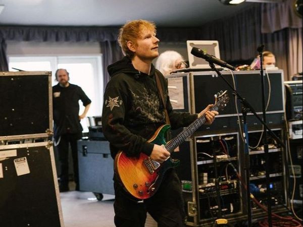 Ed Sheeran, decizie radicală! După acuzațiile de plagiat, artistul britanic &icirc;şi filmează sesiunile de compoziţie: &bdquo;De acum filmez totul, totul este &icirc;nregistrat&rdquo;