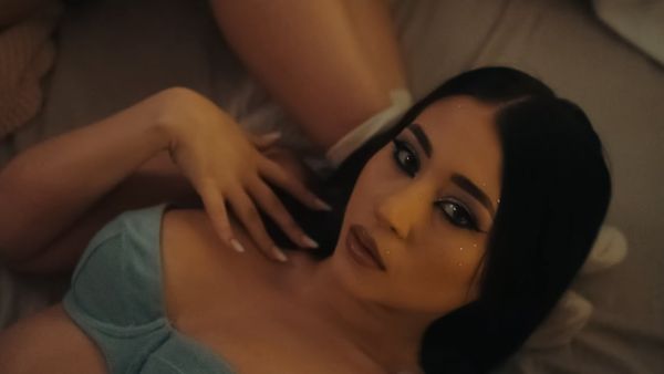 NICOLE CHERRY - Florile Tale