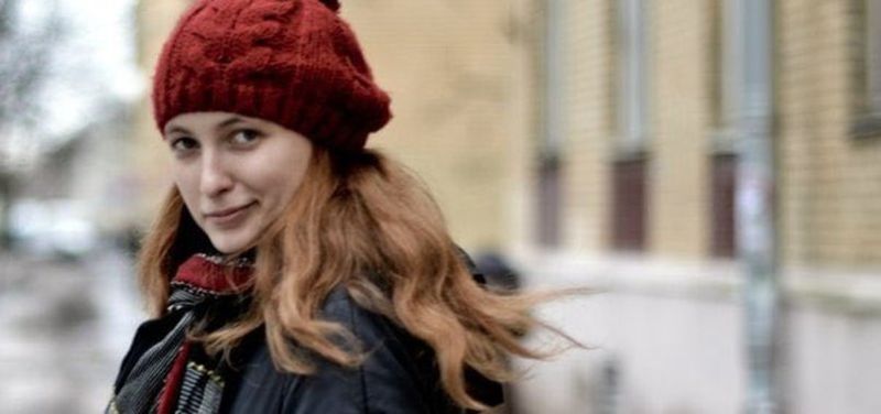 O artistă din Rusia a fost arestată după ce a scris pe etichetele unor produse dintr-un magazin mesaje  referitoare la războiu din Ucraina.