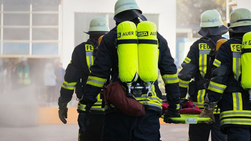 Dimineața Nebună. Pompierii chemați la o intervenție au mers cu mașina defectă. A fost nevoie de intervenția altui echipaj pentru a stinge focul. Audio