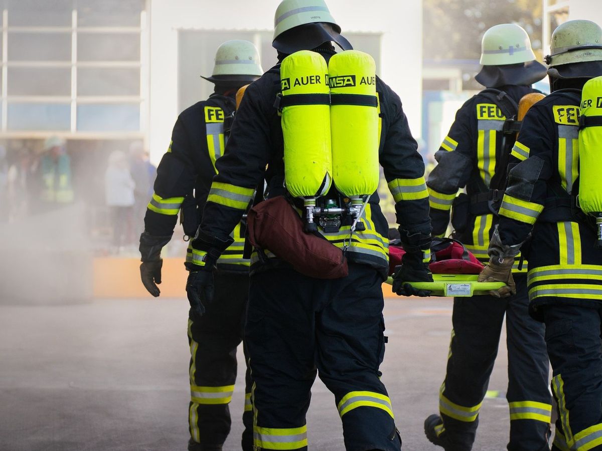 Dimineața Nebună. Pompierii chemați la o intervenție au mers cu mașina defectă. A fost nevoie de intervenția altui echipaj pentru a stinge focul. Audio