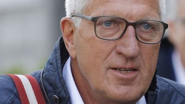 Dimineața Nebună. Fost șef de bancă, trimis la închisoare pentru că a utilizat fonduri ale băncii pentru a merge la cluburi de striptease