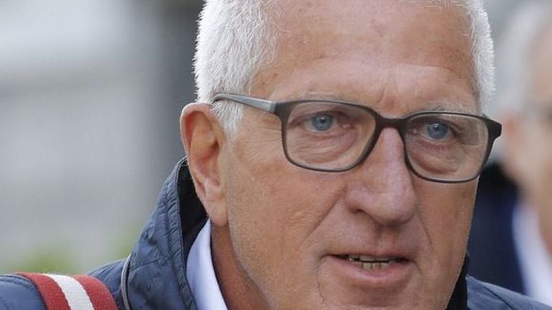 Dimineața Nebună. Fost șef de bancă, trimis la &icirc;nchisoare pentru că a utilizat fonduri ale băncii pentru a merge la cluburi de striptease