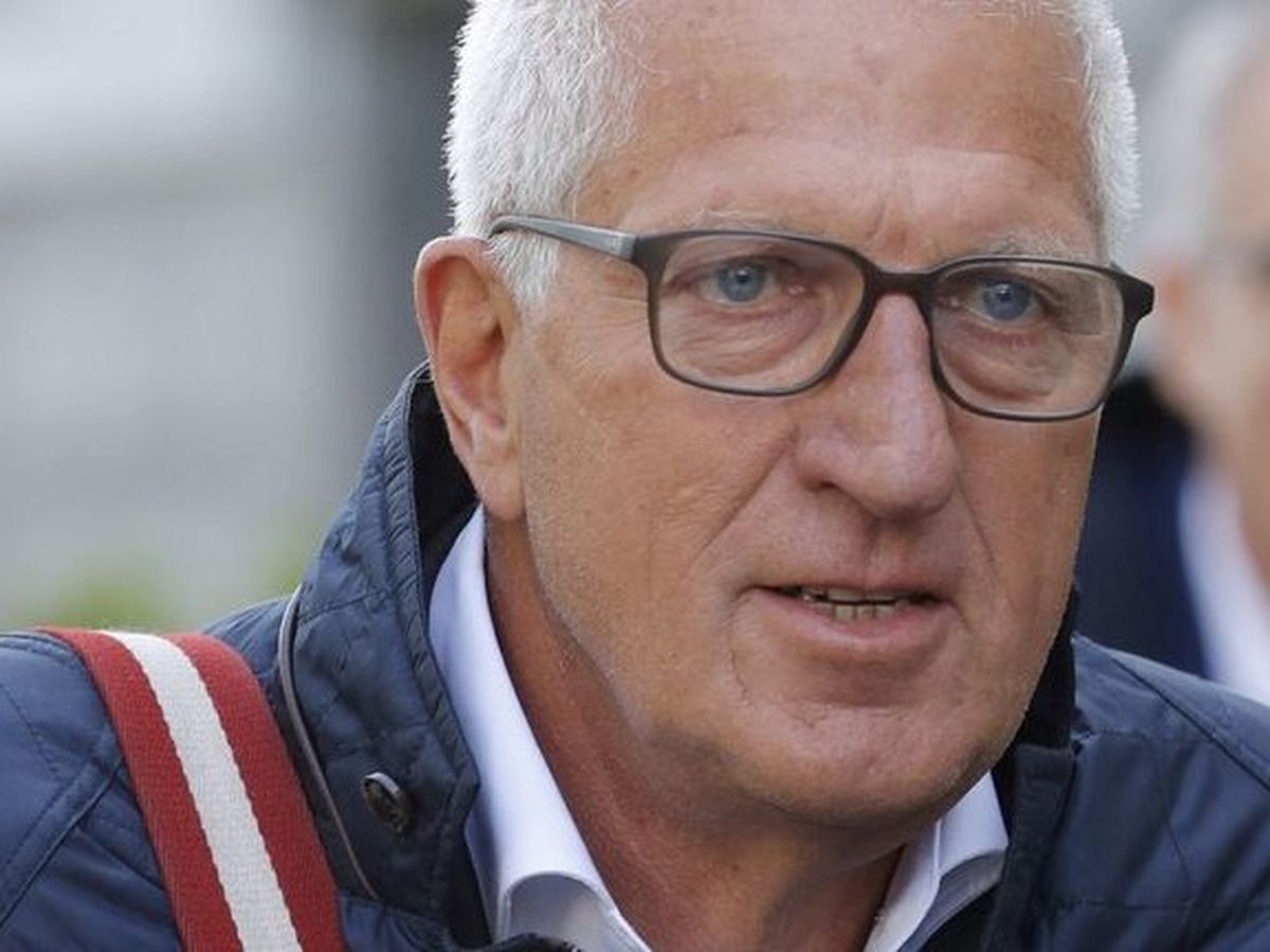 Fost șef de bancă, trimis la închisoare pentru că a utilizat fonduri ale băncii pentru a merge la cluburi de striptease