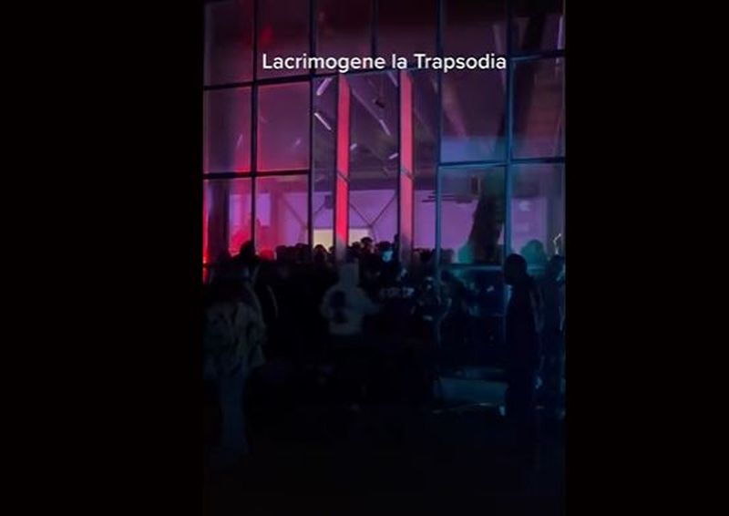 Panică și îmbulzeală într-un club din București, după ce o persoană a dat cu spray lacrimogen