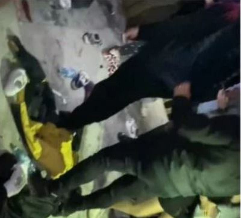 Panică și îmbulzeală într-un club din București, după ce o persoană a dat cu spray lacrimogen