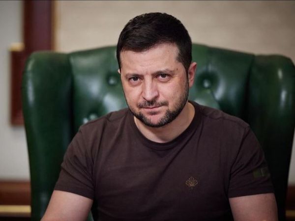 S-a aflat cine este &icirc;n spatele discursurilor emoționate ale președintelui Volodimir Zelenski! Este fost jurnalist și are 38 de ani