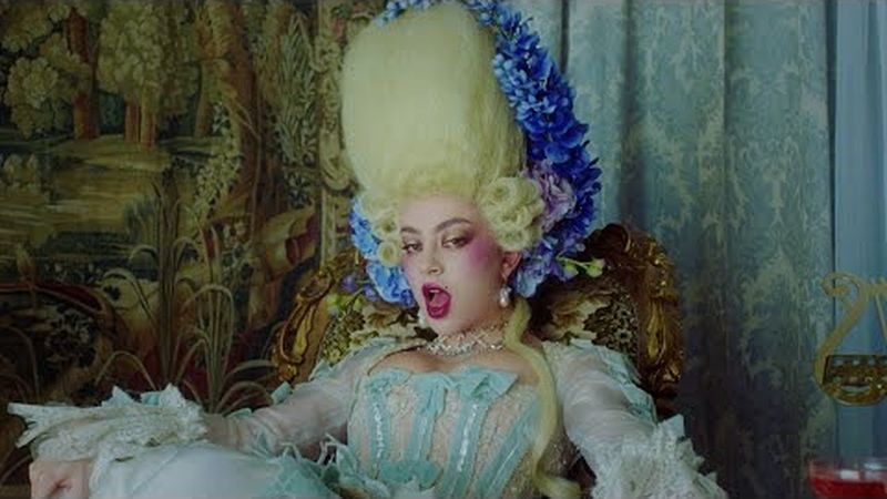 Charli XCX a lansat &bdquo;Used To Know Me&rdquo; - Versurile piesei aici