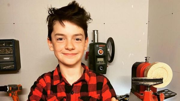 Gestul impresionant făcut de un copil de 12 ani! A strâns peste 220.000 de lire pentru copiii din Ucraina, cu un bol de lemn