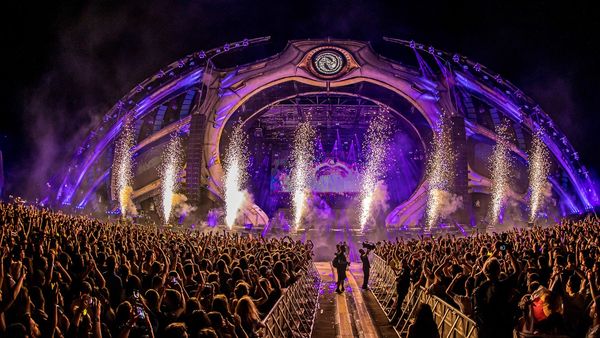 Organizatorii festivalului NEVERSEA caută peste 1,000 de voluntari pentru ediția din 2022