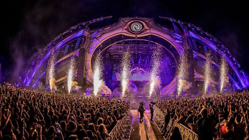 Organizatorii festivalului NEVERSEA caută peste 1,000 de voluntari pentru ediția din 2022