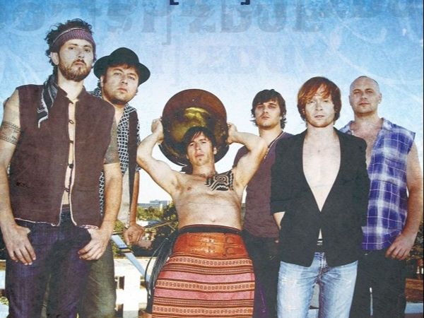 Concertul trupei Zdob şi Zdub anunţat pentru 25 aprilie la Bucureşti, am&acirc;nat p&acirc;nă la 22 mai! Patru membrii, infectați cu COVID-19: &rdquo;Punem pe primul loc siguranţa și sănătatea noastră&rdquo;