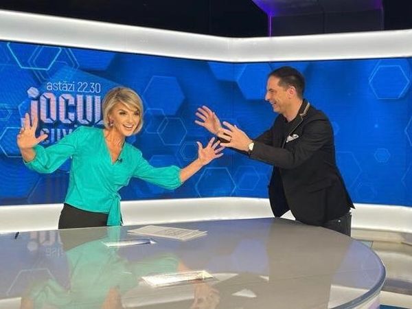Silvia Ionita, premiata de Dan Negru cu un tort, dupa ce a gasit solutiile definitiilor de la &ldquo;Jocul cuvintelor&rdquo;