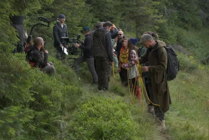 Smiley, Speak, Nicole Cherry și Nosfe apar în comedia 