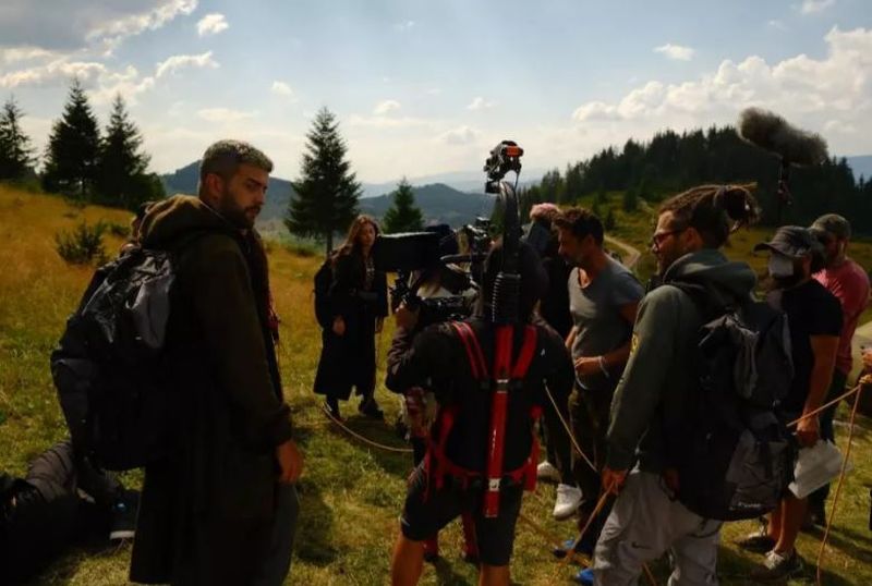 Smiley, Speak, Nicole Cherry și Nosfe apar în comedia 