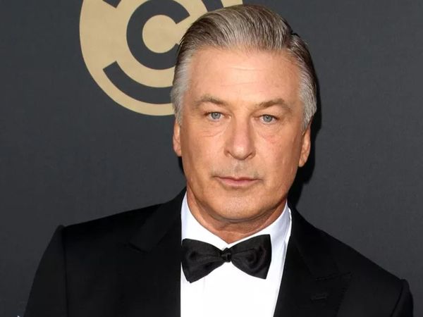 Alec Baldwin a aflat verdictul judecătorilor &icirc;n cazul acuzației de ucidere din culpă! Actorul a făcut anunțul achitării sale pe rețelele sociale