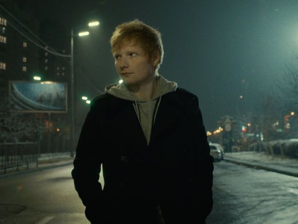 Ed Sheeran a lansat videoclipul piesei &bdquo;2step&rdquo;, &icirc;n colaborare cu Lil Baby.  Videoclipul piesei este filmat &icirc;n Ucraina &icirc;nainte de război: &bdquo;Ucraina este o țară m&acirc;ndră și puternică&rdquo;