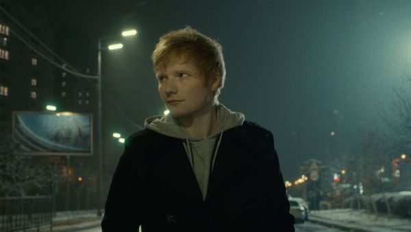 Ed Sheeran a lansat videoclipul piesei „2step”, în colaborare cu Lil Baby.  Videoclipul piesei este filmat în Ucraina înainte de război: „Ucraina este o țară mândră și puternică”