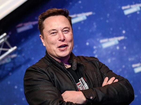 Elon Musk va cumpăra Twitter. Primele declarații ale miliardarului: &bdquo;Sper ca și cei mai mari critici ai mei să răm&acirc;nă pe Twitter&rdquo; 
