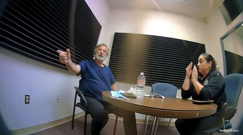 Noi detalii în cazul Alec Baldwin. Poliția a publicat primele filmări realizate la puţin timp după tragedia de pe platourile de filmare