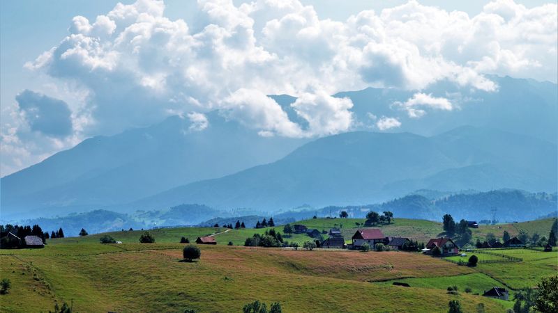 1 Mai 2022: Ce tradiţii au rom&acirc;nii pentru Ziua Muncii?