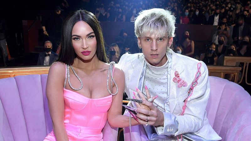 Megan Fox şi Machine Gun Kelly, ritual &icirc;ngrozitor. "Da, ne bem s&acirc;ngele unul altuia"