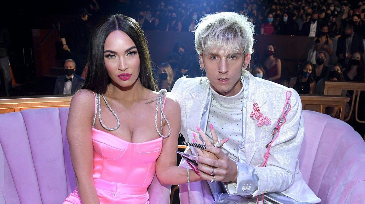 Megan Fox şi Machine Gun Kelly, ritual îngrozitor. "Da, ne bem sângele unul altuia"