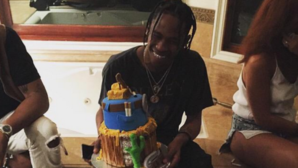 Travis Scott schimbă prefixul astăzi! Câți ani împlinește și ce performanțe are în carieră până acum