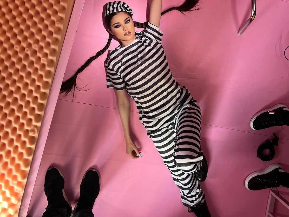 Theo Rose a lansat „Cămașa”: „M-a blocat prima dată”