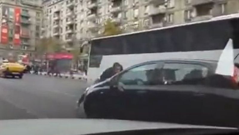 Șoferița care a luat un bărbat pe capotă și a condus așa prin București aproape 2 kilometri și-a primit sentința