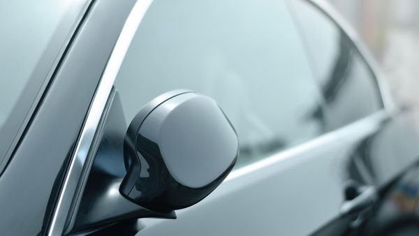 Dimineața Nebună. Un șofer din Brașov a distrus peste 50 de mașini parcate. Audio