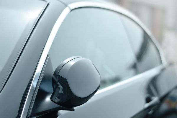 Dimineața Nebună. Un șofer din Brașov a distrus peste 50 de mașini parcate. Audio