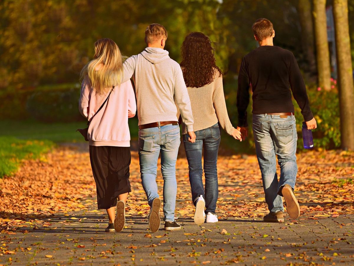 Bancul zilei de marți, 3 mai: Trei prieteni se lauda cu nevestele lor 