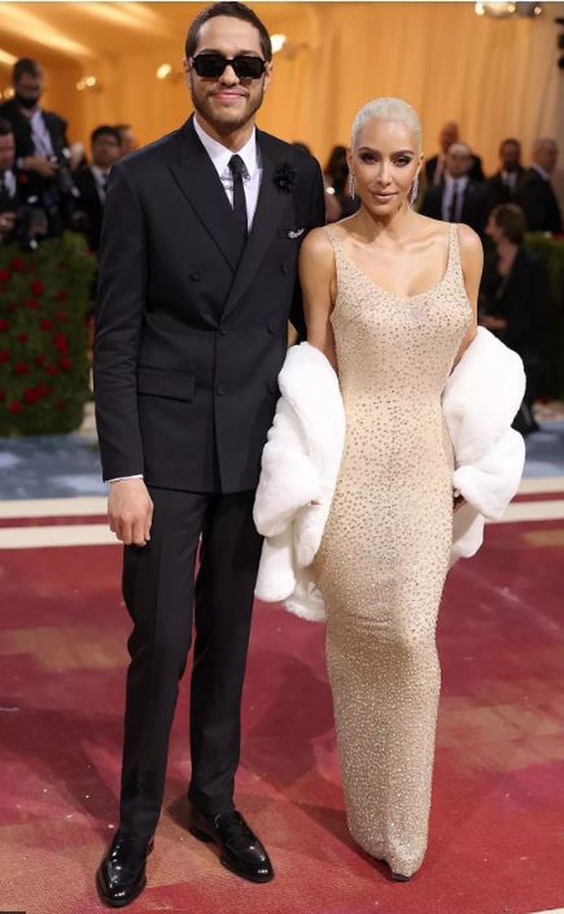  Kim Kardashian a purtat rochia lui Marilyn Monroe la MET Gala