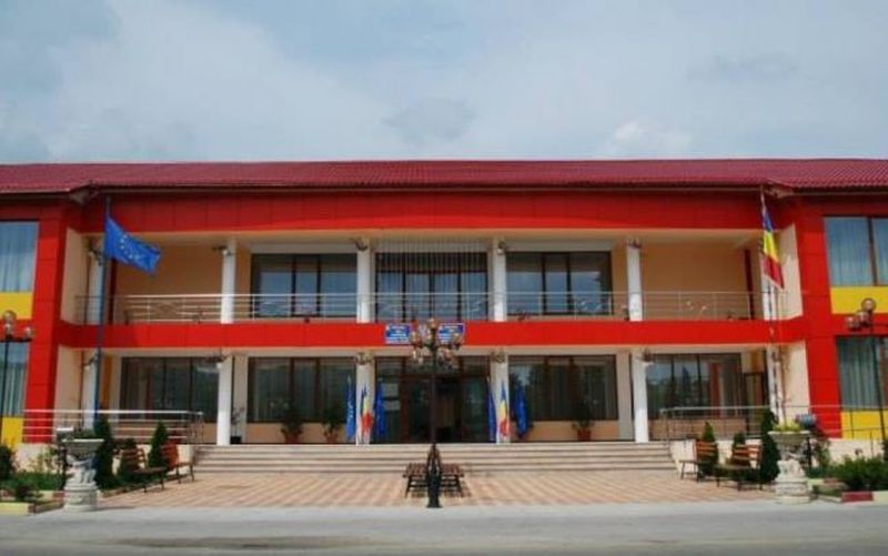 Dimineața Nebună. O primărie din Vâlcea, executată silit de lăutari. AUDIO