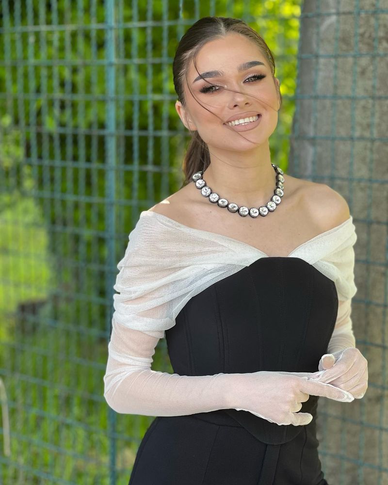 Theo Rose, acuzată că  folosește prea mult Photoshop