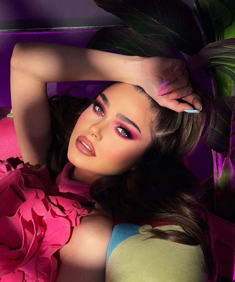 Theo Rose, ținta fanilor din mediul online! Artista, acuzată că  folosește prea mult Photoshop: