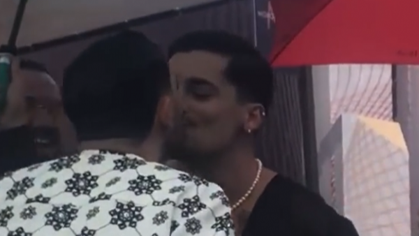 VIDEO: Reprezentantul Israelului, Michael Ben David, i-a furat un sărut lui WRS! Cum a reacționat reprezentantul României?!: „Mi-ai furat sărutul! Din nou!”