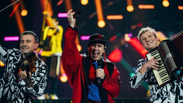 Băieții de la Zdob și Zdub și Frații Advahov s-au calificat în finala Eurovision de la Torino! VIDEO